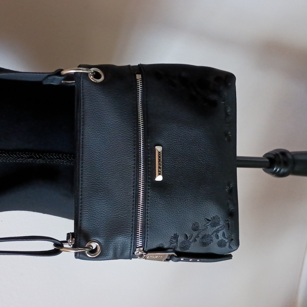 Black purse. Never used